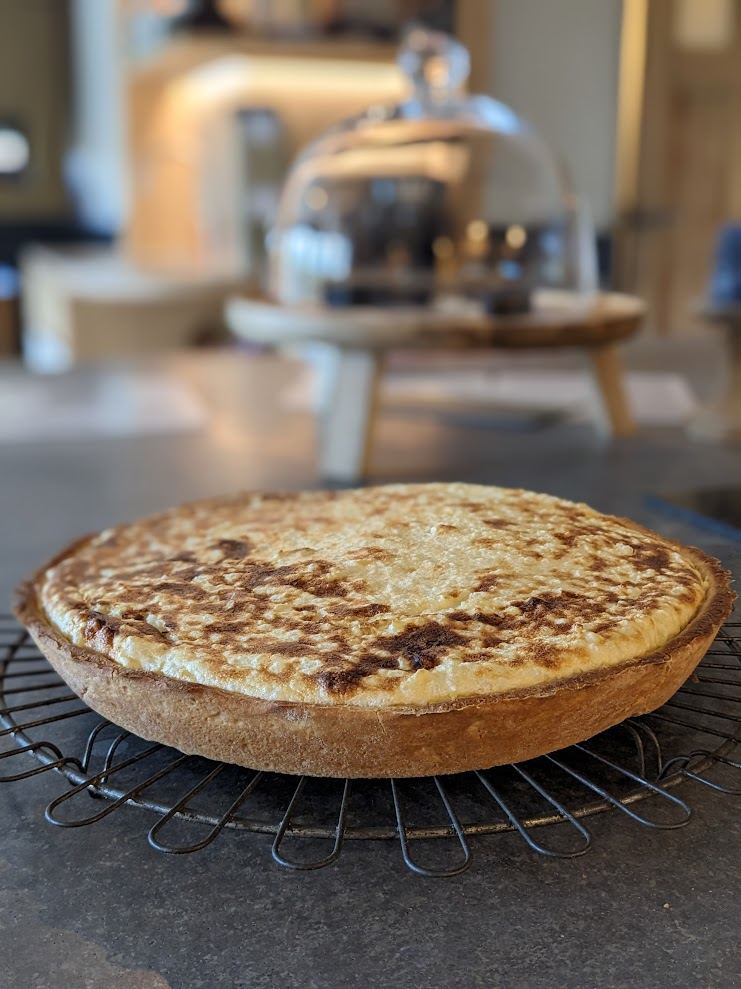 Limburgse vlaai op een rooster